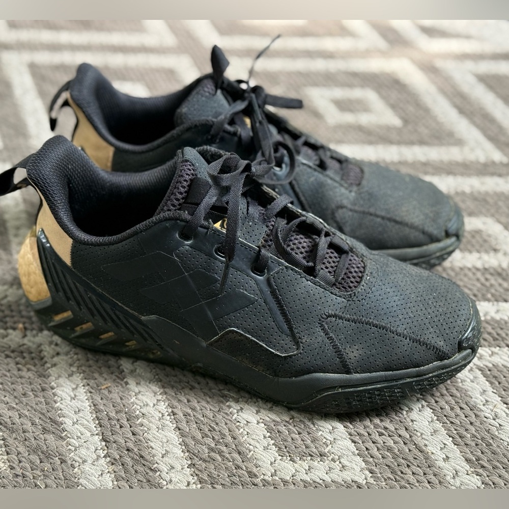 Adidas shoes. Size 7 (big kid)… same as men’s 7.